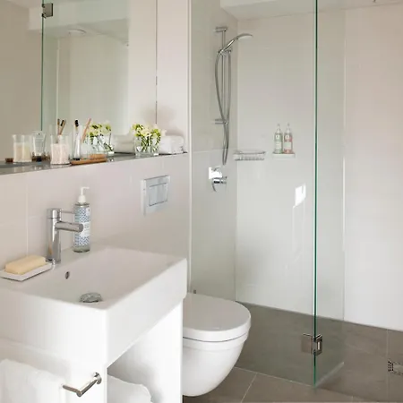 Eric Voekel Boutique - Riverfront Apartment