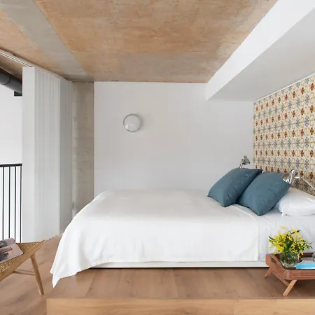 Eric Voekel Boutique - Riverfront Apartment Amsterdam